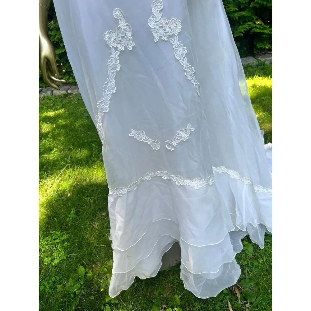 Vintage 1970’s Wedding Gown, size small - Picture 8 of 12
